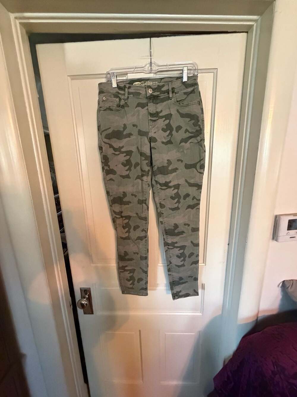 Old Navy The Rock Star Mid-Rise Green Camo Skinny Jeans Size 10 Regular